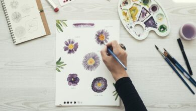 Woman making flower sketches and filling water colors
