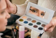 Make up artist shading eyes with harmful makeup ingredients